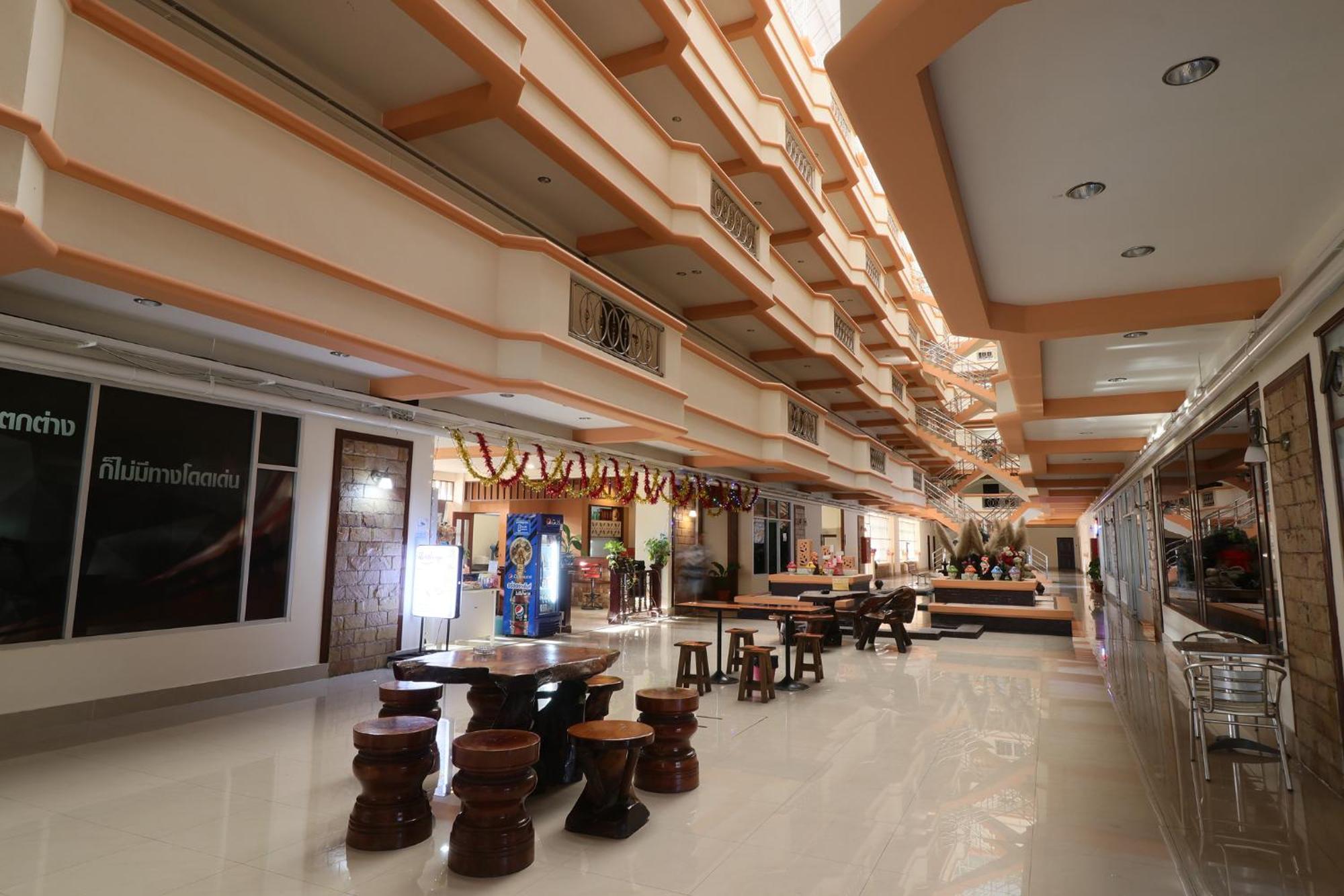 Wangburapa Grand Хатъяй Экстерьер фото